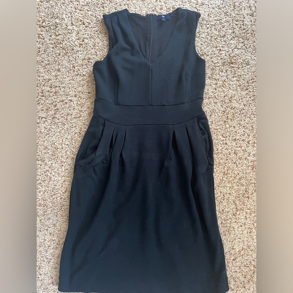 GAP Black V-Neck Sleeveless Mini Dress